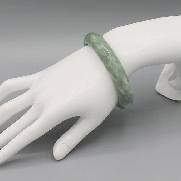 Green jade bangle bracelet natural stone - Picture 5 of 8